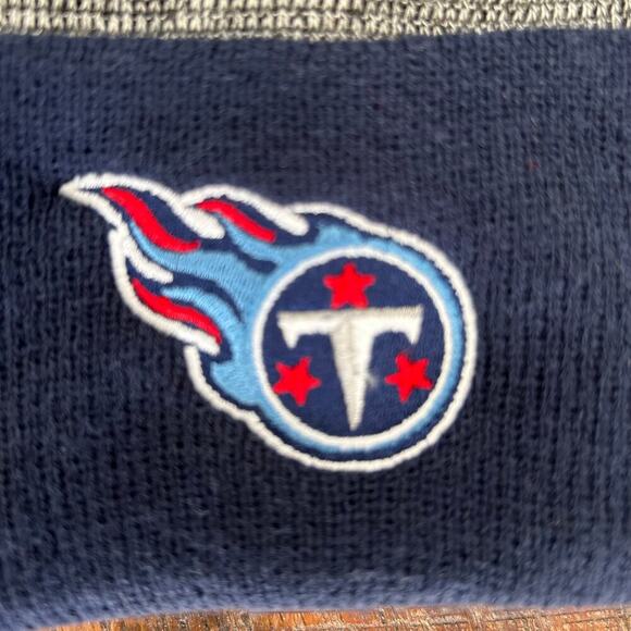 Tennessee Titans Beanie with Logo & Pom Pom NWOT - Picture 2 of 6